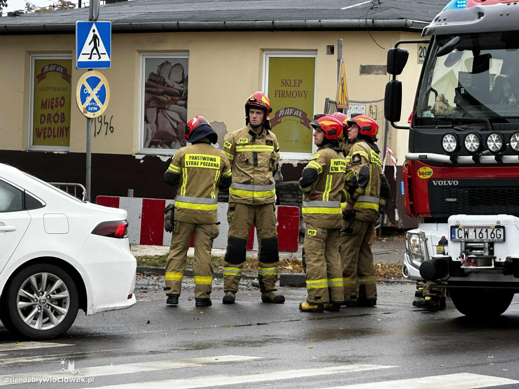 Toyota uderzyła w słup na Kaliskiej