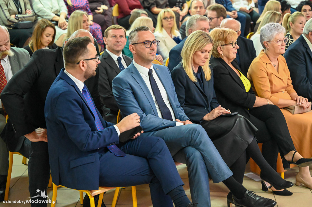 Nauczyciele i pracownicy szkół z wyróżnieniami
