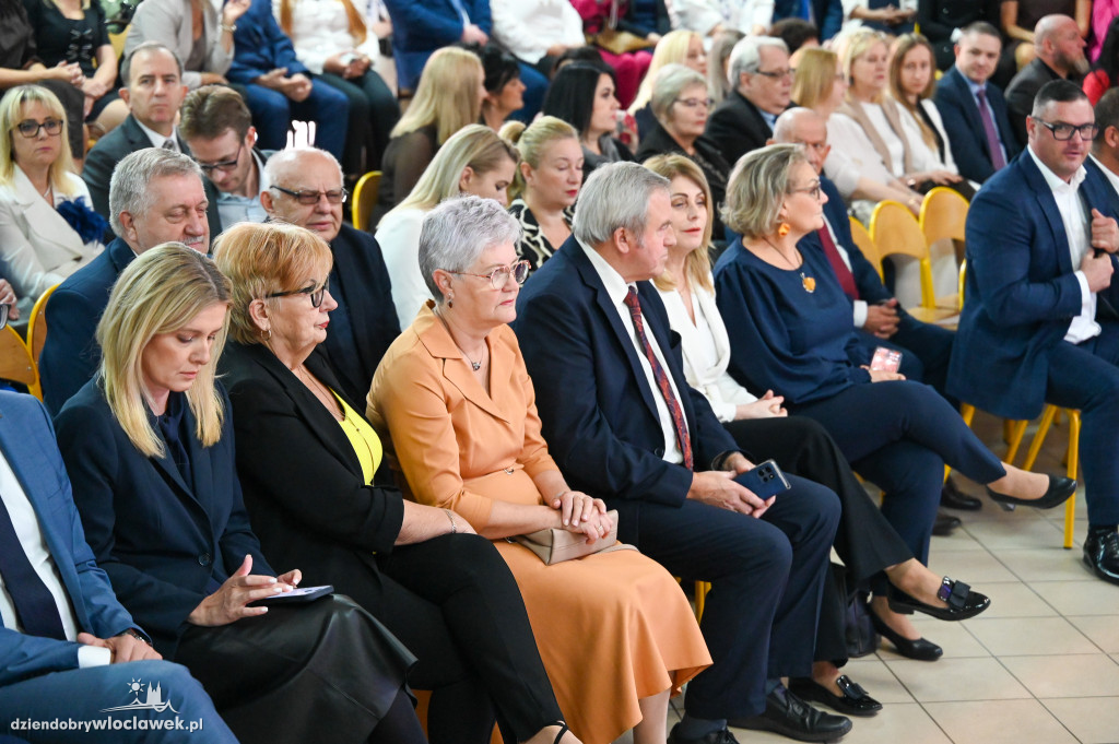 Nauczyciele i pracownicy szkół z wyróżnieniami