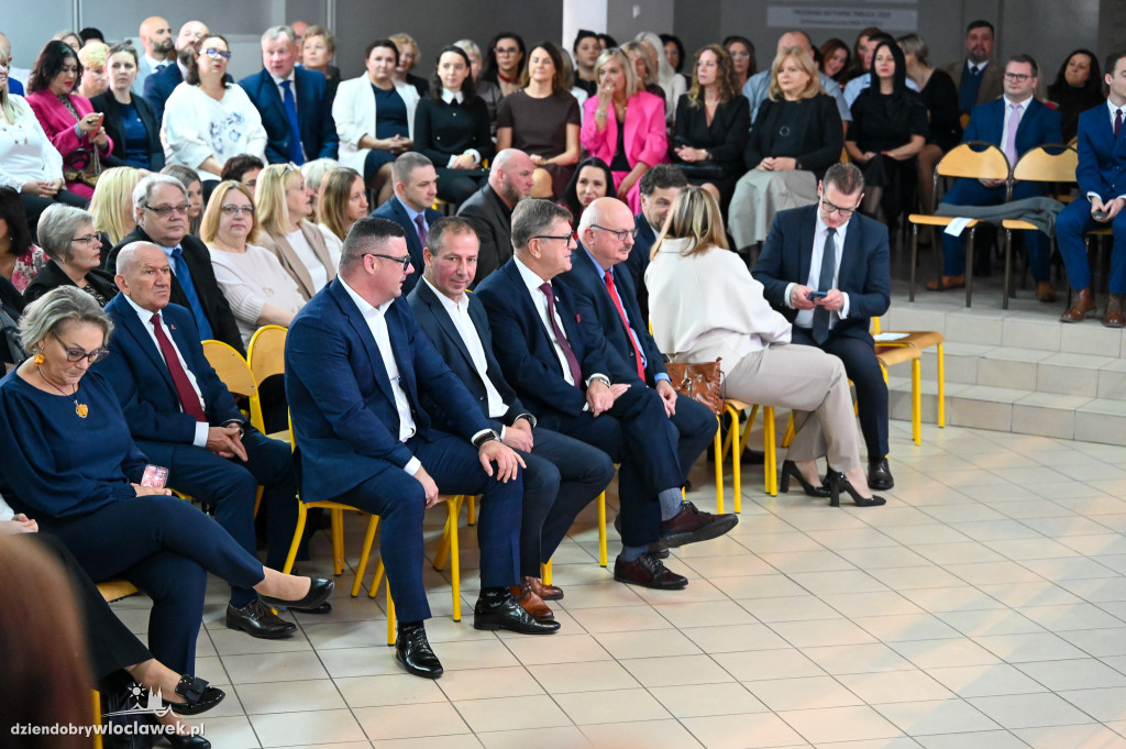 Nauczyciele i pracownicy szkół z wyróżnieniami