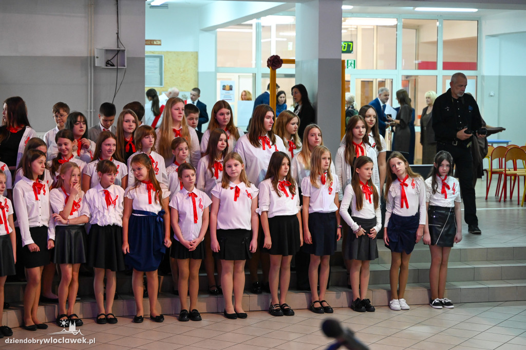 Nauczyciele i pracownicy szkół z wyróżnieniami