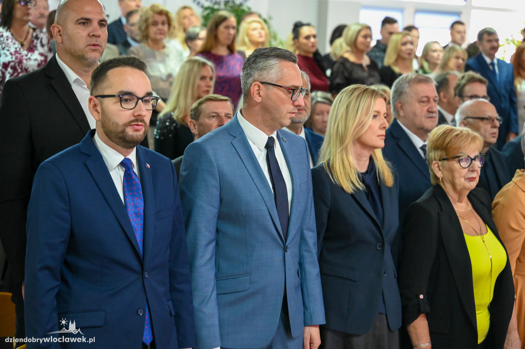 Nauczyciele i pracownicy szkół z wyróżnieniami