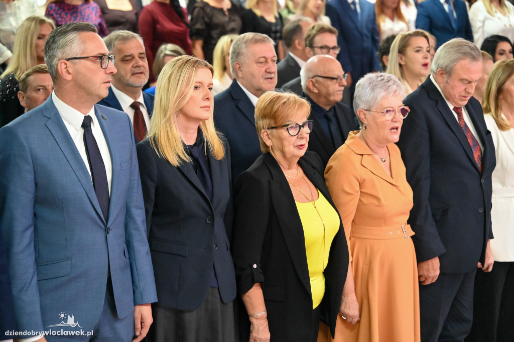 Nauczyciele i pracownicy szkół z wyróżnieniami
