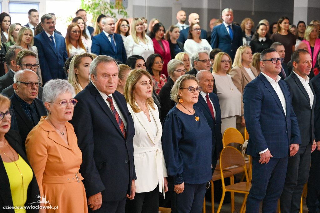 Nauczyciele i pracownicy szkół z wyróżnieniami