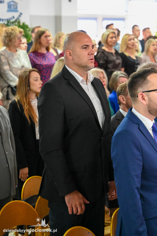 Nauczyciele i pracownicy szkół z wyróżnieniami