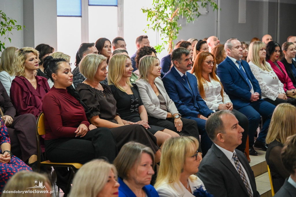 Nauczyciele i pracownicy szkół z wyróżnieniami