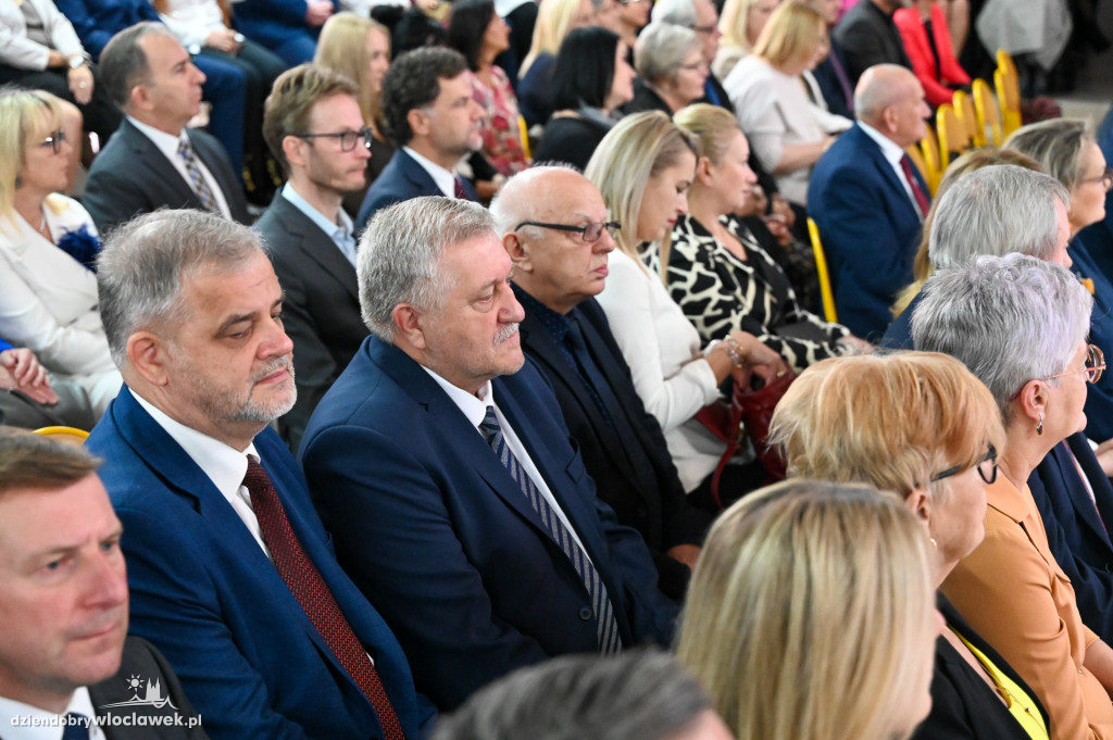 Nauczyciele i pracownicy szkół z wyróżnieniami
