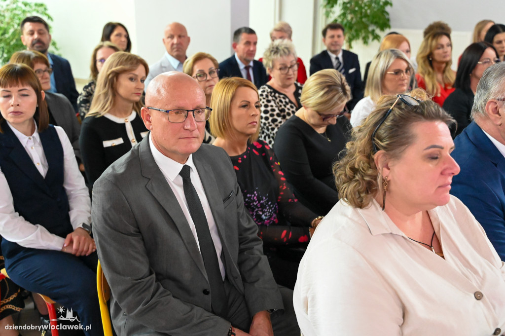 Nauczyciele i pracownicy szkół z wyróżnieniami