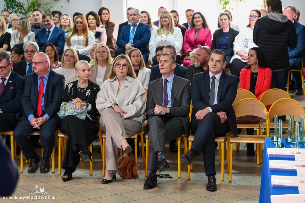 Nauczyciele i pracownicy szkół z wyróżnieniami