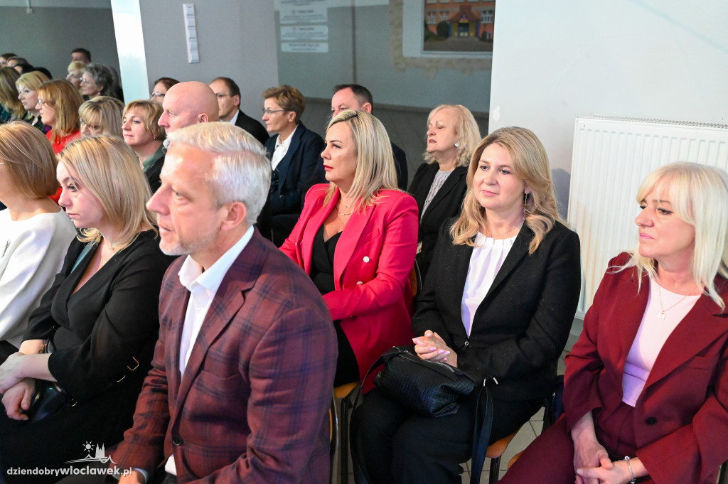 Nauczyciele i pracownicy szkół z wyróżnieniami