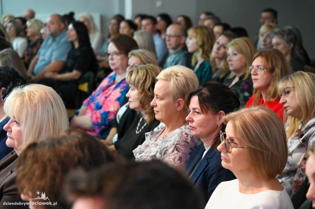 Nauczyciele i pracownicy szkół z wyróżnieniami