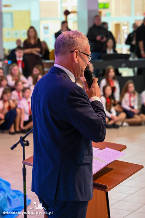 Nauczyciele i pracownicy szkół z wyróżnieniami