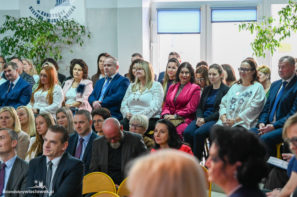 Nauczyciele i pracownicy szkół z wyróżnieniami