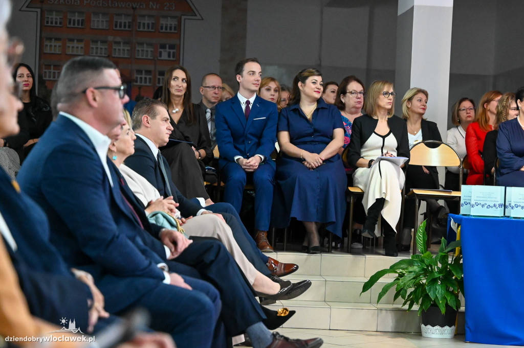 Nauczyciele i pracownicy szkół z wyróżnieniami