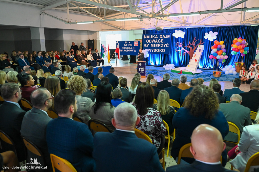 Nauczyciele i pracownicy szkół z wyróżnieniami
