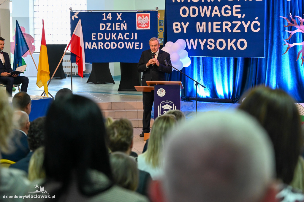 Nauczyciele i pracownicy szkół z wyróżnieniami