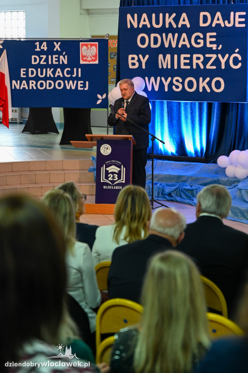 Nauczyciele i pracownicy szkół z wyróżnieniami