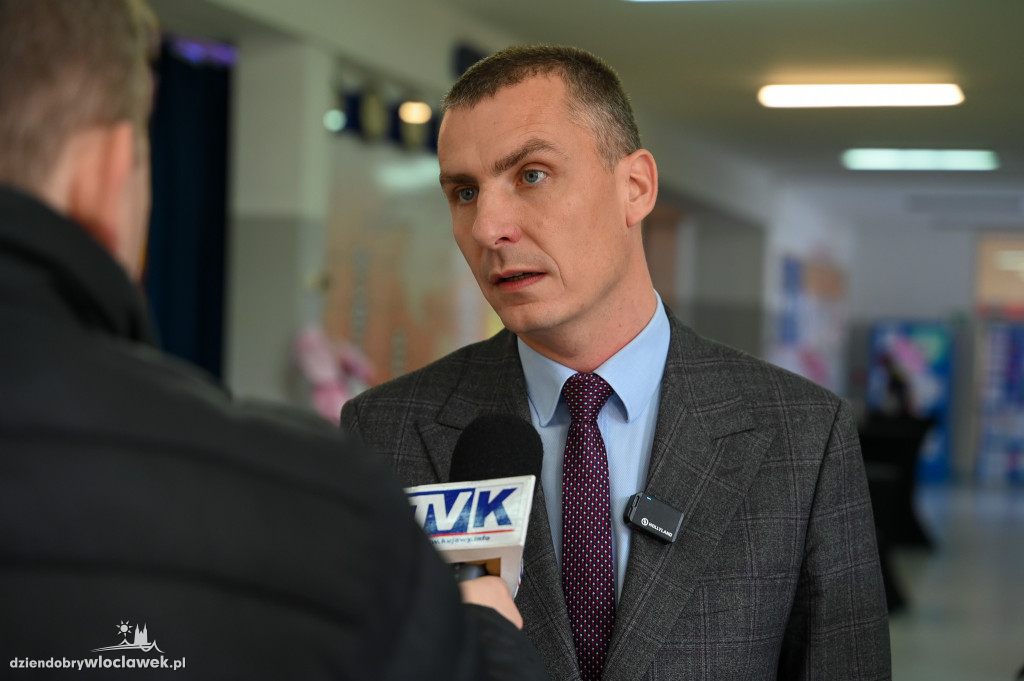 Nauczyciele i pracownicy szkół z wyróżnieniami