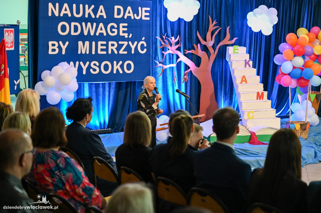 Nauczyciele i pracownicy szkół z wyróżnieniami