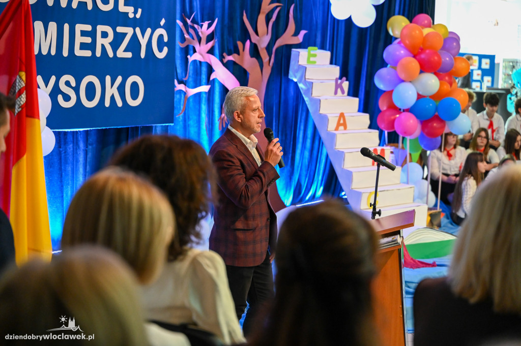 Nauczyciele i pracownicy szkół z wyróżnieniami