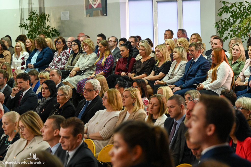 Nauczyciele i pracownicy szkół z wyróżnieniami