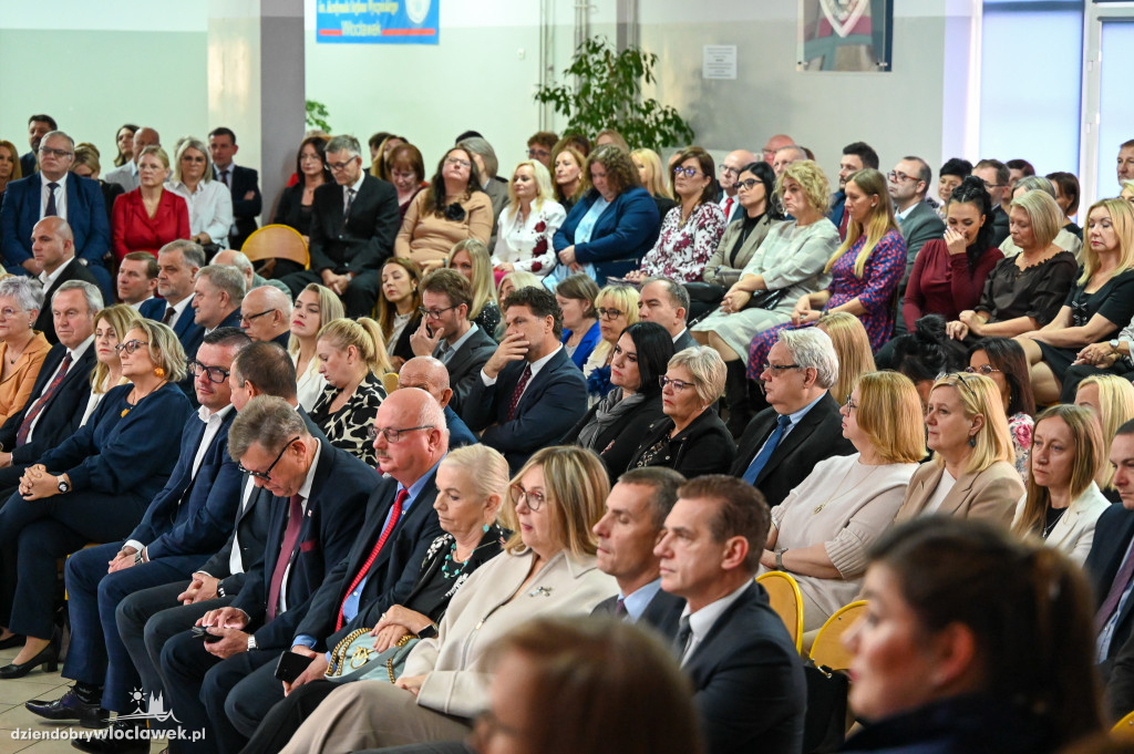 Nauczyciele i pracownicy szkół z wyróżnieniami