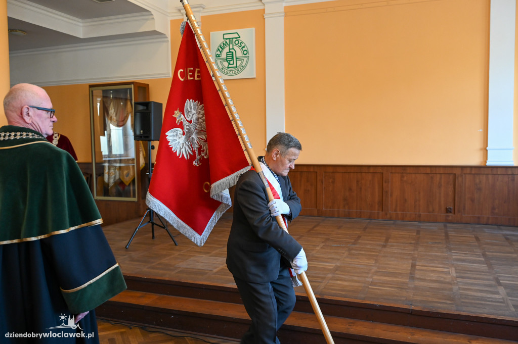Pasowanie na uczniów rzemiosła w Cechu