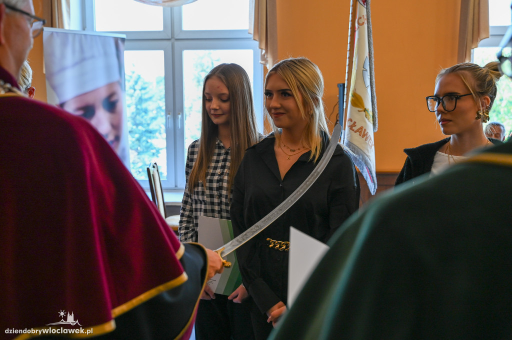 Pasowanie na uczniów rzemiosła w Cechu