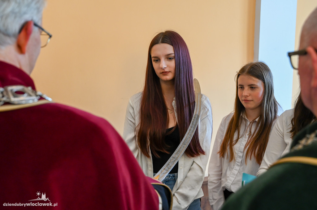 Pasowanie na uczniów rzemiosła w Cechu