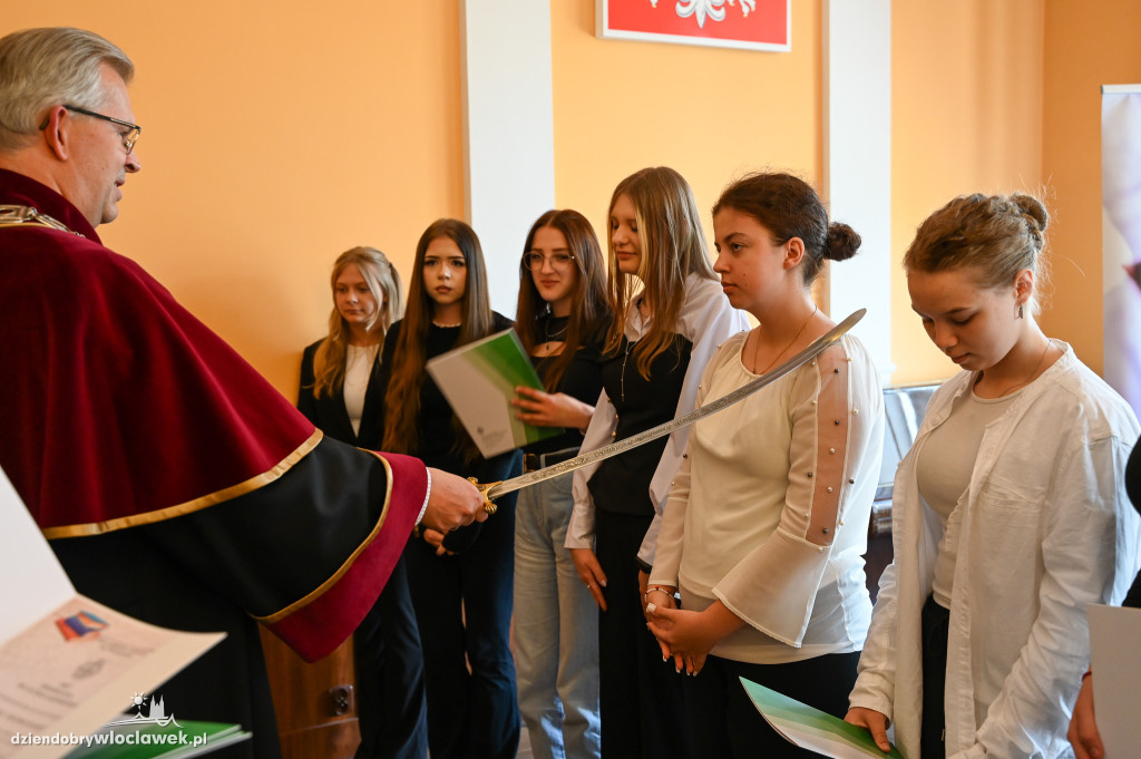Pasowanie na uczniów rzemiosła w Cechu