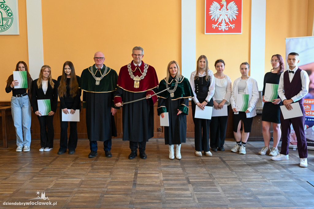 Pasowanie na uczniów rzemiosła w Cechu