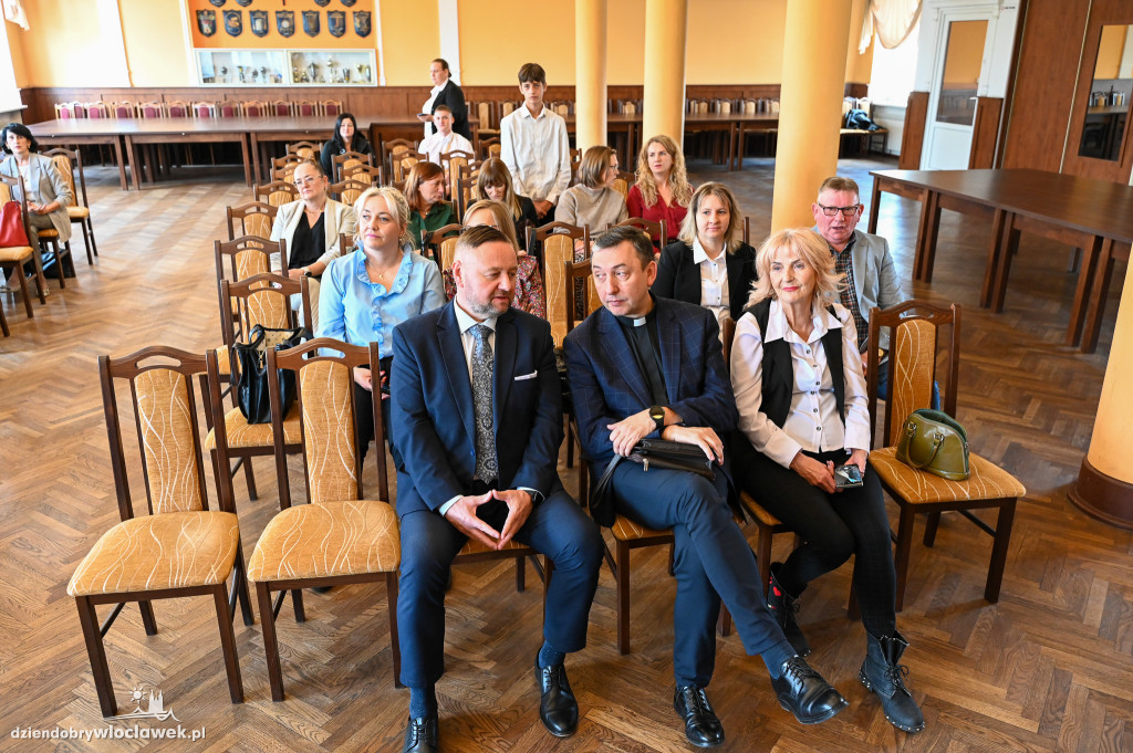 Pasowanie na uczniów rzemiosła w Cechu