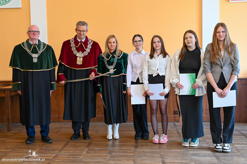 Pasowanie na uczniów rzemiosła w Cechu