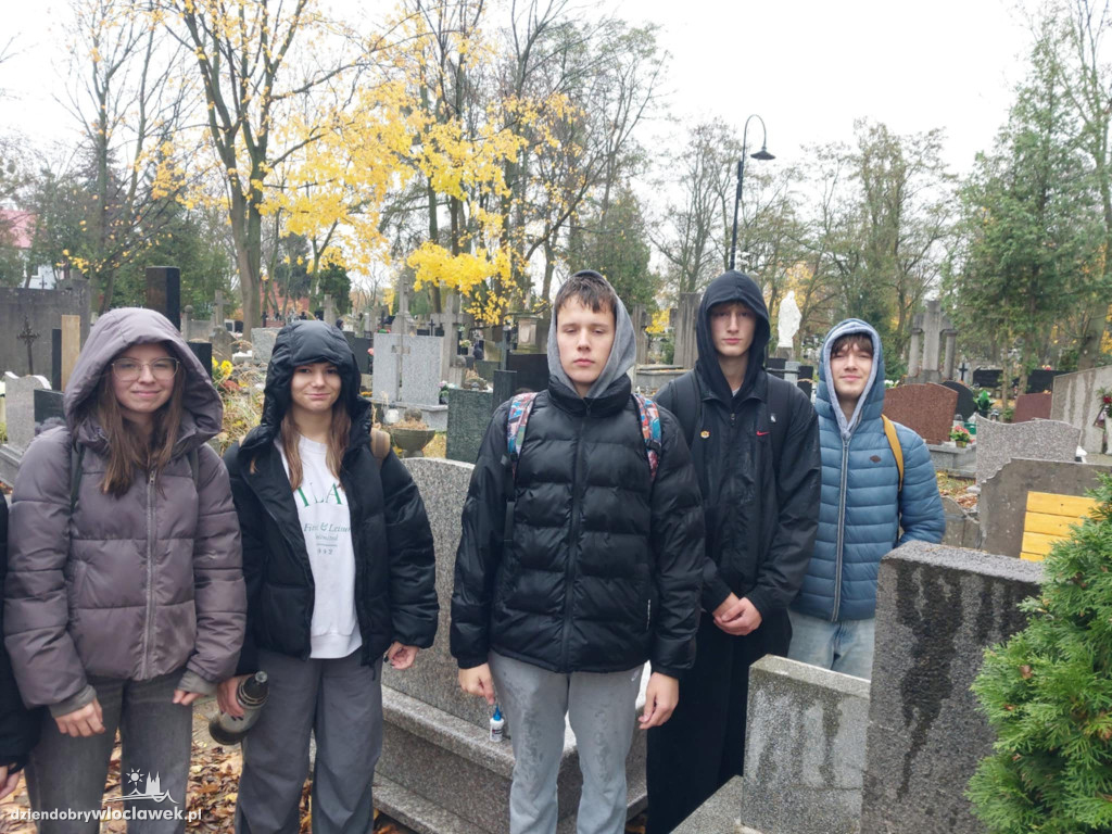 Włocławskie szkoły pamiętają o zmarłych