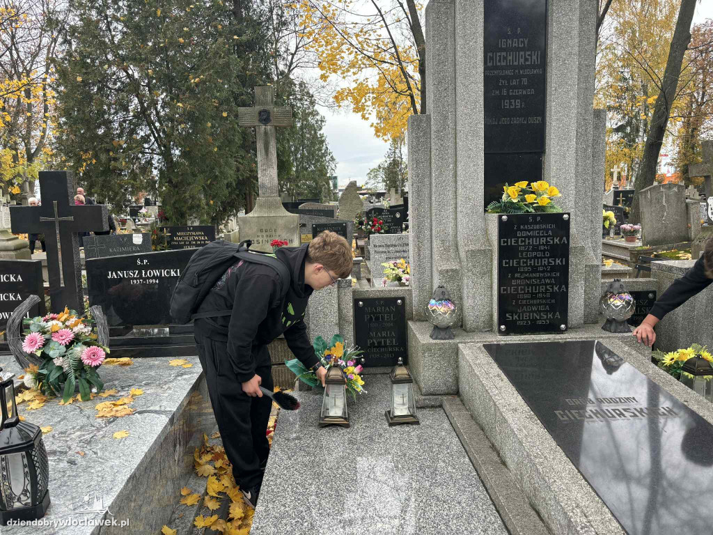 Włocławskie szkoły pamiętają o zmarłych