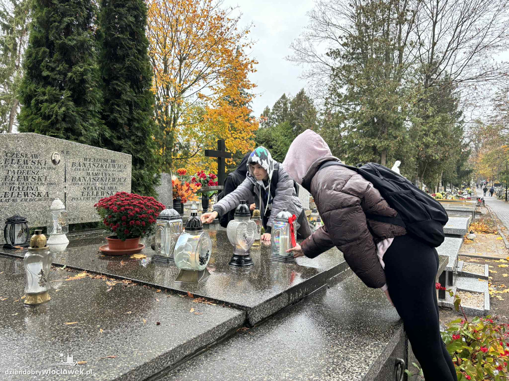 Włocławskie szkoły pamiętają o zmarłych
