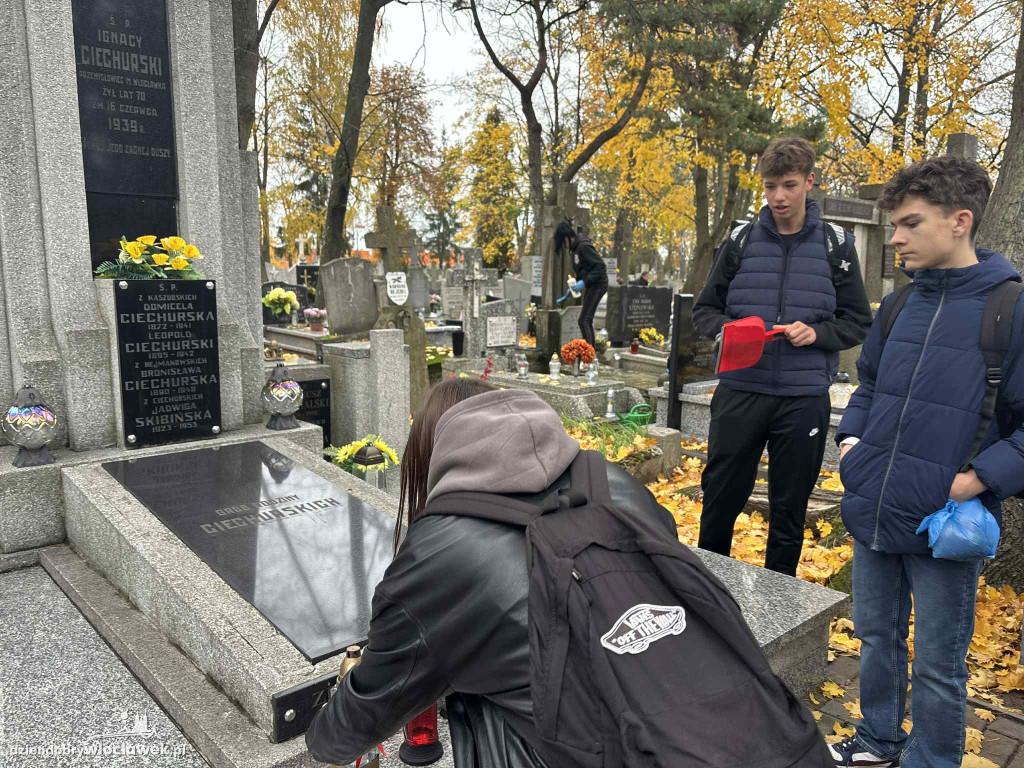 Włocławskie szkoły pamiętają o zmarłych
