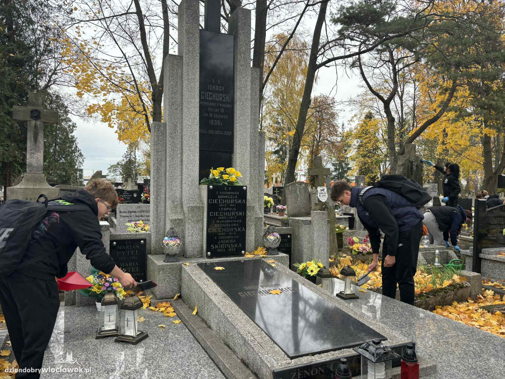 Włocławskie szkoły pamiętają o zmarłych