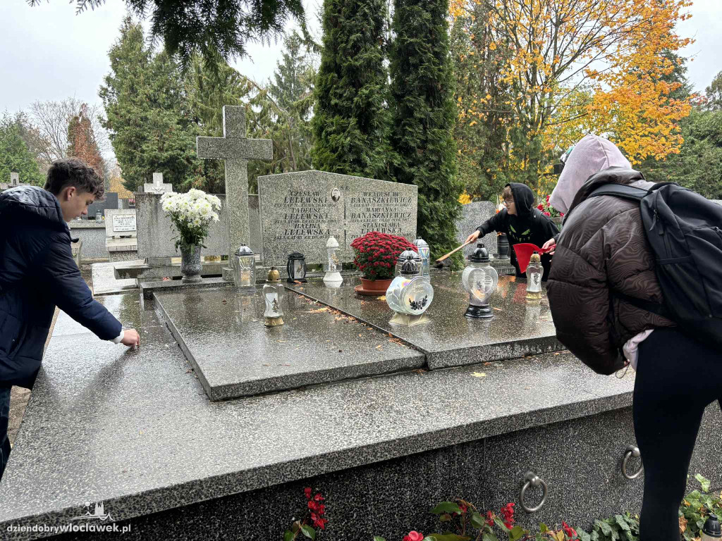 Włocławskie szkoły pamiętają o zmarłych