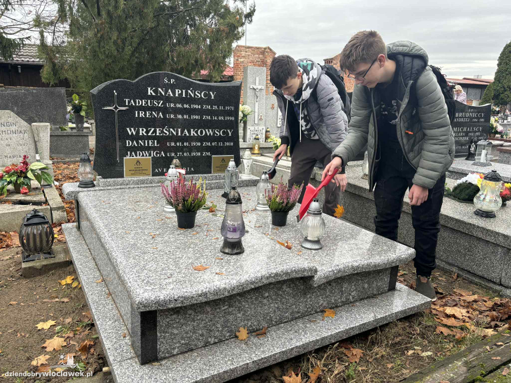 Włocławskie szkoły pamiętają o zmarłych