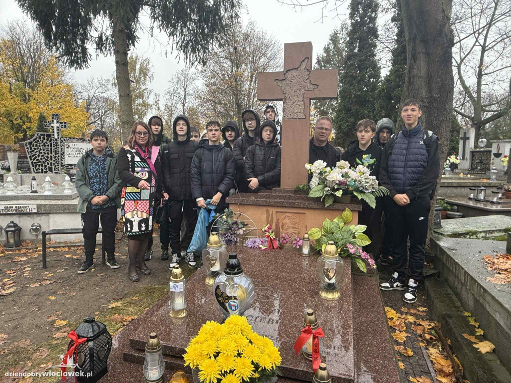 Włocławskie szkoły pamiętają o zmarłych