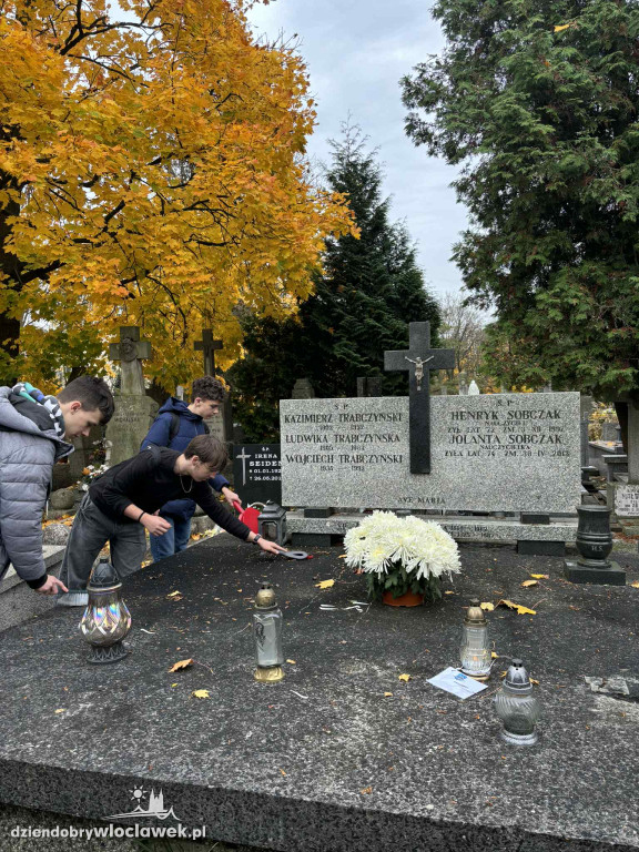 Włocławskie szkoły pamiętają o zmarłych
