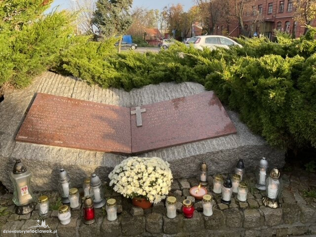 Włocławskie szkoły pamiętają o zmarłych