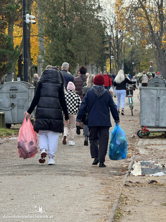 31 października ruch na cmentarzu jak 1 listopada