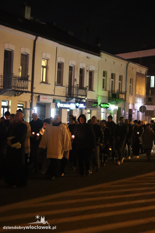 Procesja z Relikwiami wokół Placu Wolności