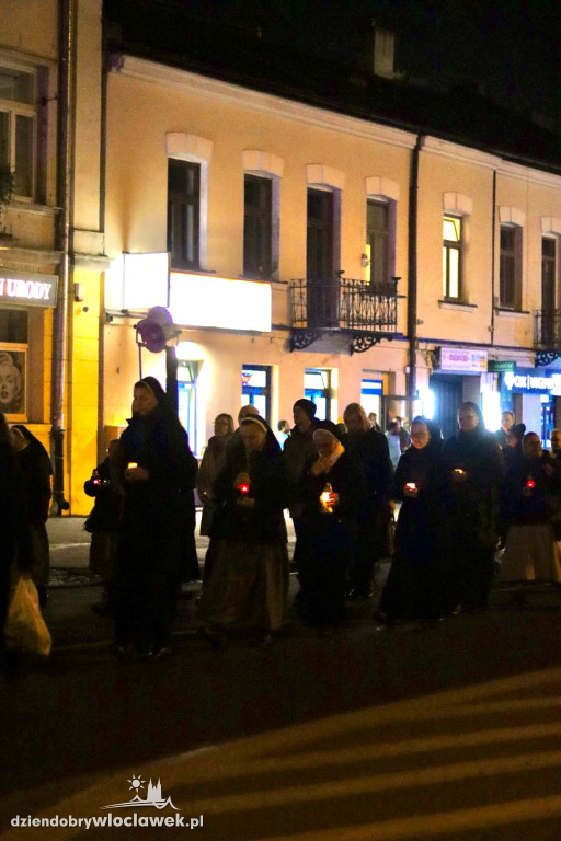 Procesja z Relikwiami wokół Placu Wolności