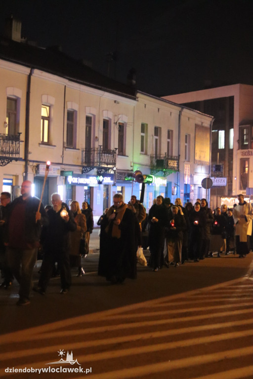 Procesja z Relikwiami wokół Placu Wolności