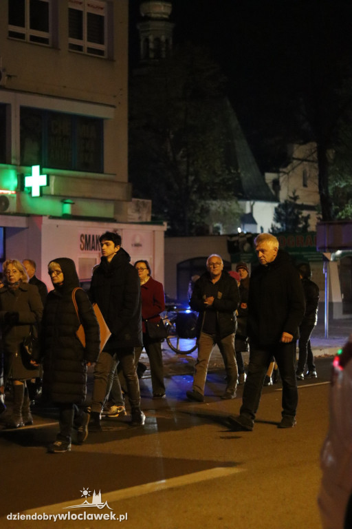Procesja z Relikwiami wokół Placu Wolności