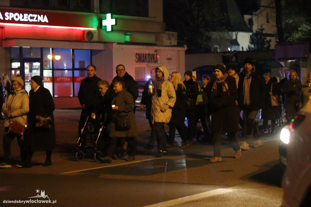 Procesja z Relikwiami wokół Placu Wolności