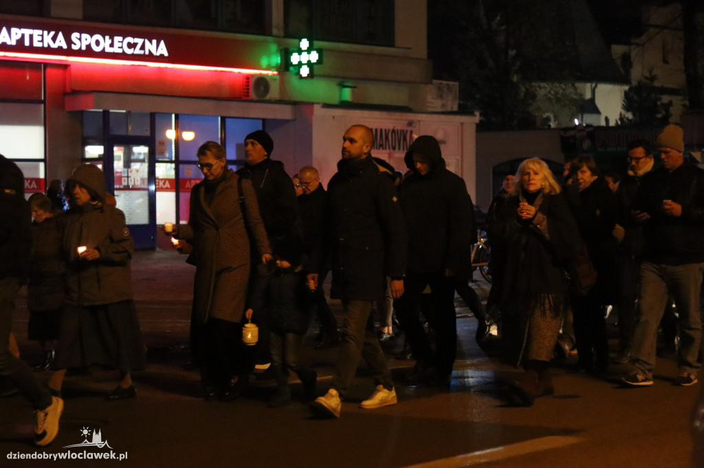 Procesja z Relikwiami wokół Placu Wolności